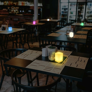 Lampe de table carrée LED Yu Liang RGB 16 couleurs avec télécommande, rechargeable par USB, lampe de chevet, lampe de bar, lampe de nuit - Product Image 3