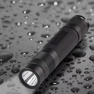 Linterna Industrial LED UV Recargable <span class=keywords><strong>VTECH</strong></span> de 5W y 395nm, Clasificación IP66, Construcción de Aleación de Aluminio, Negra, para Detectar Orina de Mascotas y Pegamento - Product Image 3