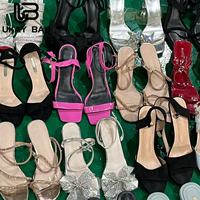 Sandales d'été d'occasion pour femmes S14 – Vente en gros de chaussures usagées, lots mixtes de sandales plates pour dames