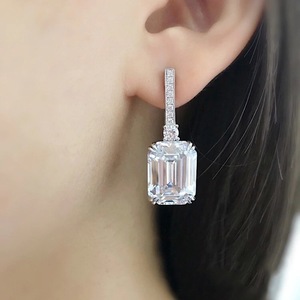 Orecchini Scintillanti per Donne, Design Elegante e Vistoso per Eventi Aziendali e Occasioni Formali - Product Image 2