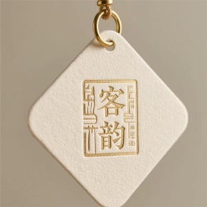 Diffuseur de parfum personnalisé en forme de voiture avec logo photo, papier parfumé longue durée à évaporation naturelle pour articles promotionnels de célébrités - Product Image 1