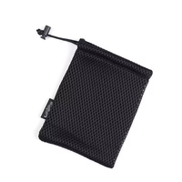 Pochette de rangement personnalisée noire en maille 3D avec cordon de serrage, pochette en maille pour téléphone et batterie externe avec cordon de verrouillage