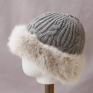 Bonnet tricoté chaud pour femme avec logo personnalisé, style slouchy, bord en peluche, idéal pour l'hiver et le ski – Fabrication usine avec 17 ans d'expérience - Product Image 2