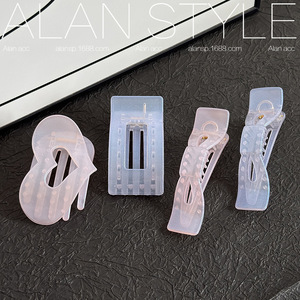 Nouvelle pince à cheveux OEM de style coréen en résine haut de gamme, simple, en forme de requin, pour femme, accessoires capillaires faits à la main - Product Image 4