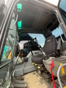 Excavadora sobre orugas Volvo EC300 de 30 toneladas Equipo de movimiento de tierras de servicio pesado y eficiente en combustible - Product Image 3