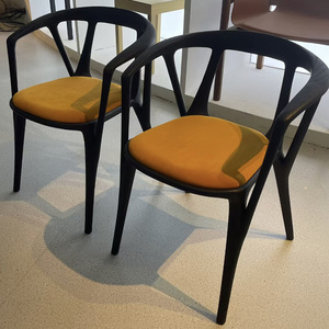 Ensemble table et <span class=keywords><strong>chaise</strong></span> de salle à manger de restaurant de chaises d'appoint noires de style nordique pour <span class=keywords><strong>4</strong></span> chaises en bois en cuir modernes de luxe pour manger - Product Image 5