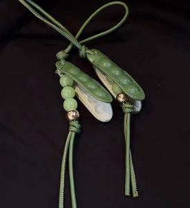 2025 yeni moda ve yaratıcı yeni çin tarzı bezelye Pod el yapımı deri Pod araba çantası kolye deri - Product Image 2