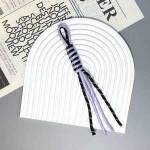 Lanière de téléphone portable tendance et mignonne en paracorde de polyester écologique avec crochet détachable pour sacs à main et cabas pour femmes et jeunes filles - Product Image 3