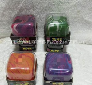 ของเล่นบีบคลายเครียดรูปทรงสี่เหลี่ยมขนาดใหญ่ 8.3 ซม. ขายดี - Product Image 3