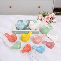 Usine directe personnalisé écologique en céramique oiseau Figurine maison hôtel décor ornements petits oiseaux porcelaine grès Statues