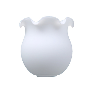 Lámpara <span class=keywords><strong>de</strong></span> tulipán <span class=keywords><strong>de</strong></span> <span class=keywords><strong>vidrio</strong></span> blanco leche <span class=keywords><strong>esmerilado</strong></span> soplado a mano, pantalla <span class=keywords><strong>de</strong></span> lámpara <span class=keywords><strong>de</strong></span> <span class=keywords><strong>vidrio</strong></span> blanco ópalo con borde <span class=keywords><strong>de</strong></span> flor - Product Image 1