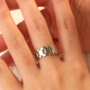 Bague ajustable en acier inoxydable pour femme, style classique, géométrique, ajourée, étanche - Product Image 1