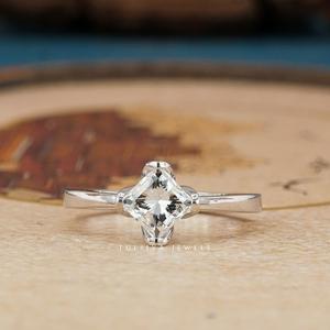 Anillos de diamantes elegantes elaborados con estilo de joyería fina, diseños atemporales, artesanía superior y excepcional. - Product Image 1