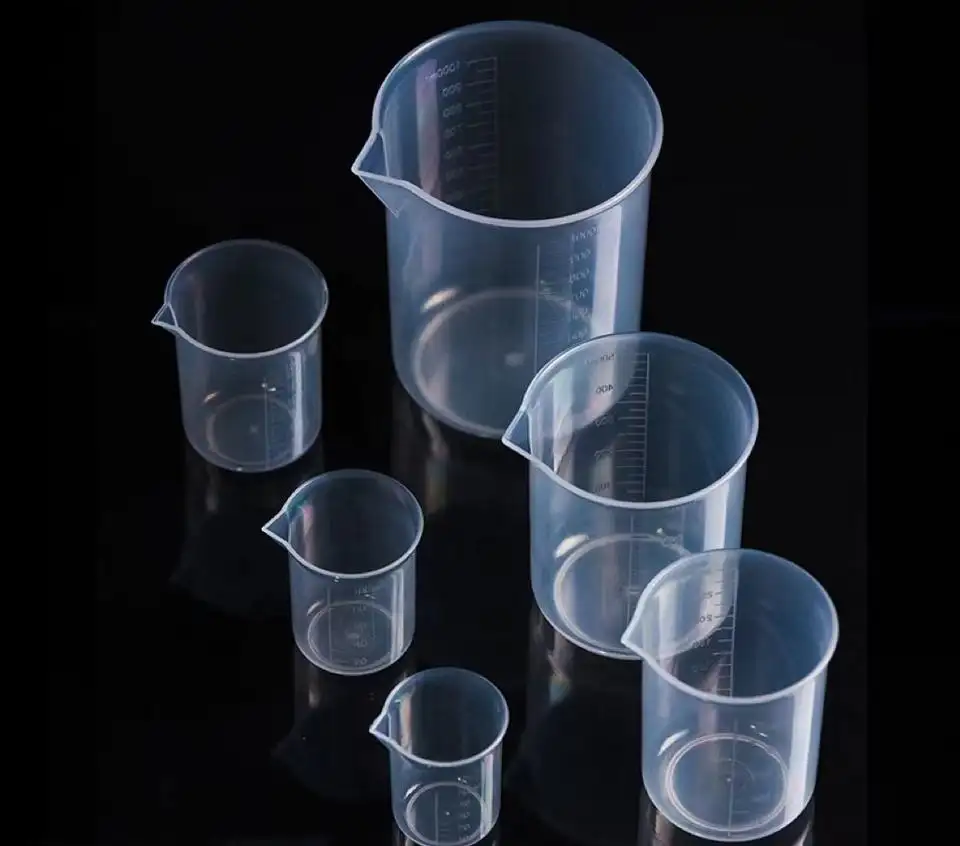 Production professionnelle 25ML 50ML 100ML 150ML 250ML 300ML 500ML 1000ML LAB PP Tasses Mesure bécher en plastique