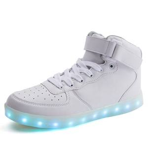 Chaussures de sport montantes rétro à lacets lumineuses à LED pour hommes adultes, dorées, vente en gros - Product Image 4