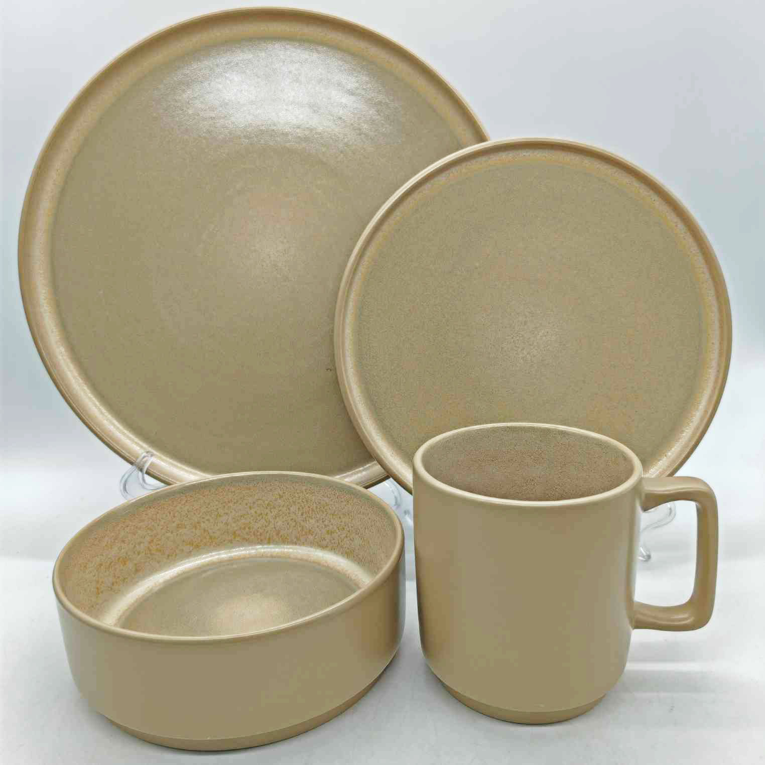 สีดำสีกากี