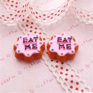 Cabujones de resina de 20mm con forma de galleta dulce EAT ME, estilo kitsch, para joyería, decoración y dijes, simulación de comida - Product Image 2
