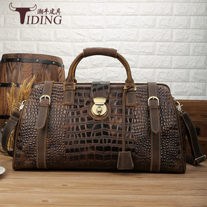Sac de voyage pour homme en cuir véritable à motif crocodile, grande capacité, sac à bandoulière, marron foncé - Product Image 1