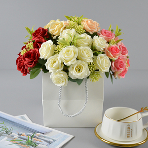 Prix d'Usine Fleurs Artificielles en Gros <span class=keywords><strong>Bouquet</strong></span> <span class=keywords><strong>de</strong></span> Roses Artificielles en Soie <span class=keywords><strong>Bouquet</strong></span> Décoratif pour Mariage - Product Image 2
