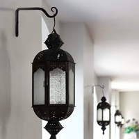 Décorez votre espace intérieur et extérieur avec un support pour plantes, un mangeoire à oiseaux, un panier à fleurs, une lanterne, des carillons éoliens, un crochet de suspension en métal