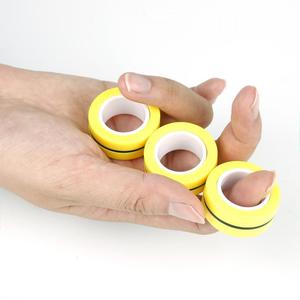 Nouveaux anneaux magnétiques transfrontaliers uniques, bagues magnétiques puissantes et jouets anti-stress pour les doigts et fidget spinner - Product Image 5