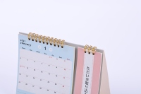 Desain kustom karton cetak kalender meja bulanan dengan buku catatan Memo