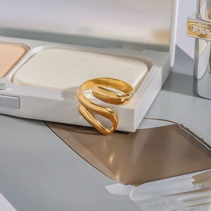 Bague de mode personnalisée en acier inoxydable plaqué or rose, étanche, inaltérable, sensation de luxe léger et haut de gamme pour femme - Product Image 5
