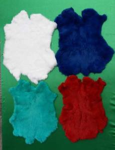 Texture soyeuse et lisse Teinture <span class=keywords><strong>de</strong></span> <span class=keywords><strong>peau</strong></span> <span class=keywords><strong>de</strong></span> <span class=keywords><strong>lapin</strong></span> véritable Peaux/peaux <span class=keywords><strong>de</strong></span> couleur unique personnalisées - Product Image 6