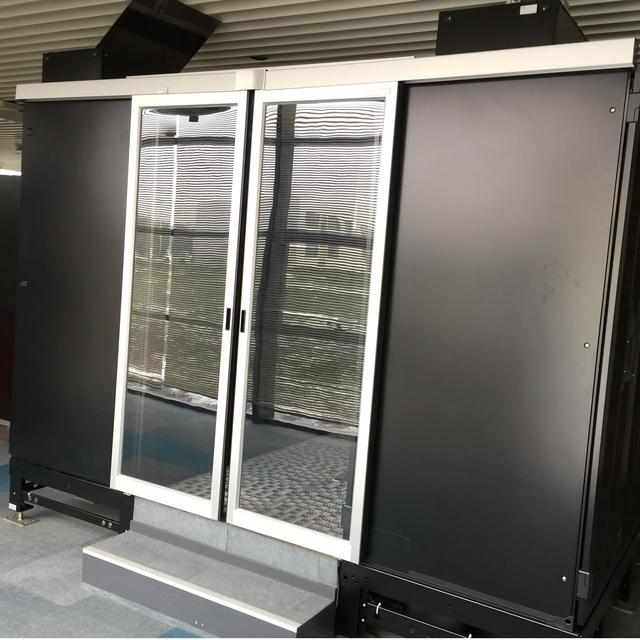 Customized integrated modular data centers, medium-sized data centers, and data center containers