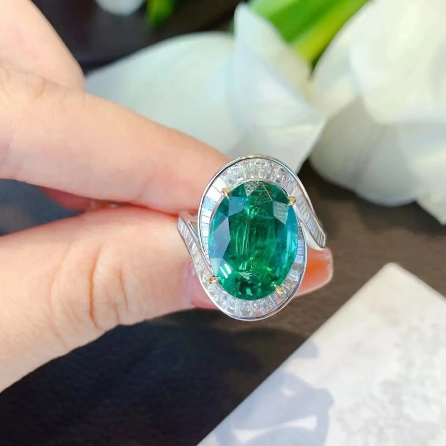Simulazione di gioielli di design di lusso Zambia Emerald Rings Vintage Large Carat Green Diamond anello di fidanzamento per le donne