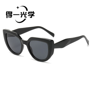แว่นกันแดดทรงแคทอาย UV400 กรอบ PC ป้องกันแสงแดดสำหรับทุกเพศ - Product Image 2