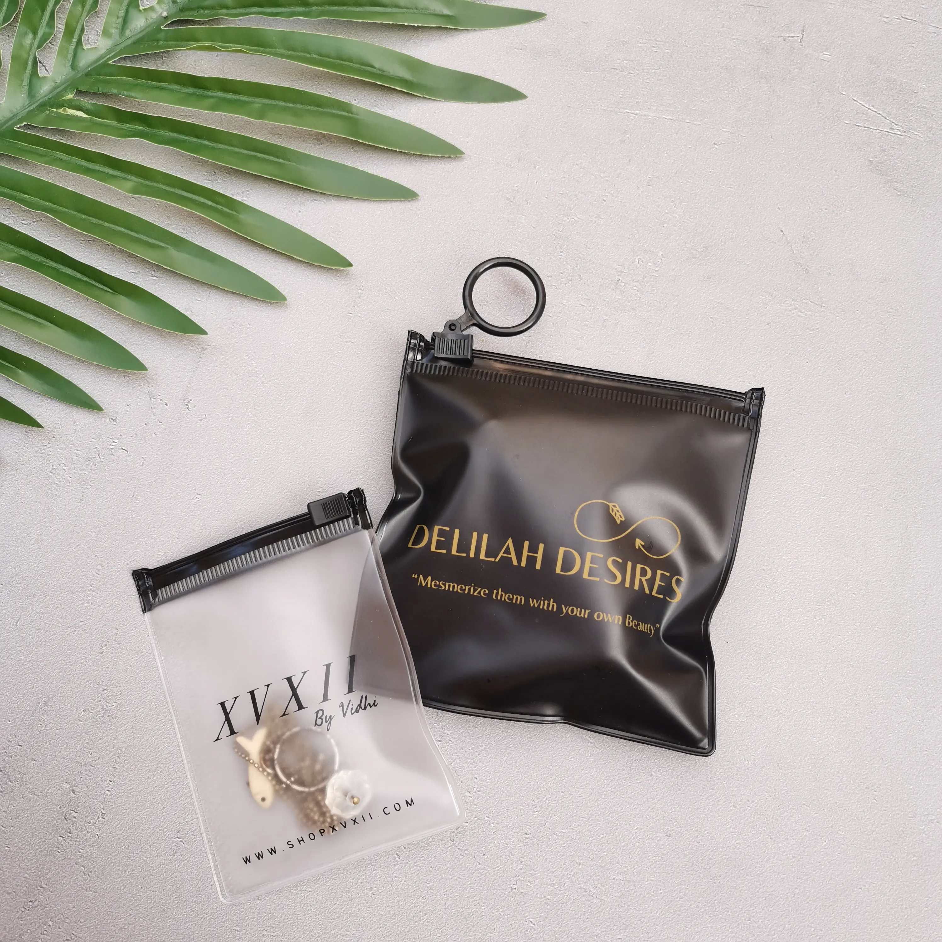 Pochette en pvc noir lavable et personnalisé, petit sac écologique avec fermeture à glissière pour emballage de bijoux cosmétiques