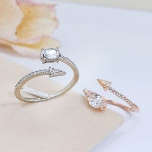 Anello Aperto a Forma di Freccia con Dettagli Scintillanti, Design Regolabile, Accessori di Moda per Donne - Product Image 3