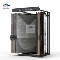 Présentoir Métallique Moderne Personnalisable Anti-Rouille - Montage Facile pour Expositions de Tapis et Magasins de Décoration Douce