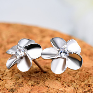 Nuovi <span class=keywords><strong>orecchini</strong></span> a lobo in argento sterling S925 a forma di fiore di prugna, piccoli <span class=keywords><strong>orecchini</strong></span> a fiore di prugna, gioielli alla moda in stile coreano, vendita all'ingrosso. - Product Image 4