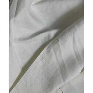 Ensemble de trois chemins de table en lin gris brodés, motif rayé, design élégant, rustique et luxueux pour les dîners, les fêtes, les mariages, tissu en gaze - Product Image 1