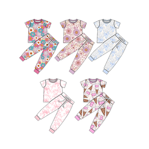 Completo Estivo per Bambine con Collo Tondo e Maniche Corte, Set Due Pezzi in Morbido Tessuto di Bambù, Abbigliamento per Bambini - Product Image 1