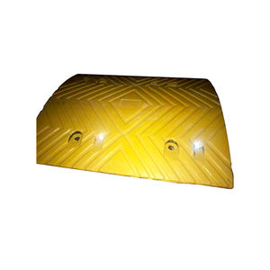 Pare-chocs de vitesse en caoutchouc haute résistance pour allées de voitures, durable et résistant aux chocs - Product Image 1