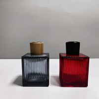 Bouteille diffuseur de parfum en verre carrée à rayures verticales de 200 ml avec bouchon à vis, pour huiles essentielles et parfums d'ambiance