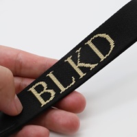 Lanière courte personnalisée avec logo brodé et mousqueton pivotant – Accessoire de mode urbaine, cadeau promotionnel pour événements, sangle de téléphone