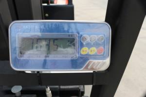 Fourches de pesage à bord de <span class=keywords><strong>chariot</strong></span> élévateur diesel industriel de 3 tonnes, fonction de changement de vitesse latéral et cabine d'opérateur résistante aux intempéries - Product Image 5