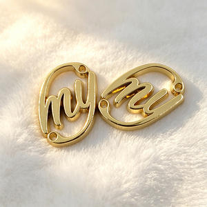 Étiquettes métalliques personnalisées avec nom de marque découpé, plaques de logo en relief pour la décoration de vêtements - Product Image 3