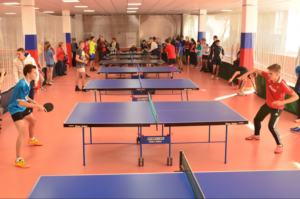 โต๊ะปิงปองทำจากแผ่นฟีนอลิกกันไฟกันน้ำ ผิวทนทาน แผ่นลามิเนต HPL ขนาดกะทัดรัด - Product Image 2