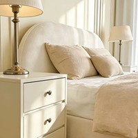 Cadre de lit king-size moderne et simple, capitonné en crème, avec tête de lit incurvée en tissu velours, lit plateforme queen-size pour chambre à coucher