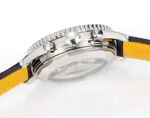 Un cronógrafo clásico de estilo aviador con esfera circular y esfera morada, reloj mecánico automático para hombres de negocios. - Product Image 3