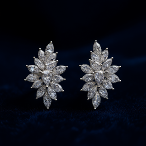 Orecchini a perno E4465 in oro bianco con diamanti a forma di fiore, taglio marquise, montatura a griffe, gioielli di lusso da donna per matrimonio - Product Image 2