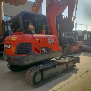 Excavatrice sur chenilles Doosan DX60 d'occasion, modèle 2020, 6 tonnes, mini hydraulique avec moteur et réducteur, bon état, à vendre - Product Image 2