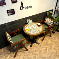 Ensemble de meubles de bistrot vintage en bois massif confortable pour café, restaurant, durable, chaises carrées et table