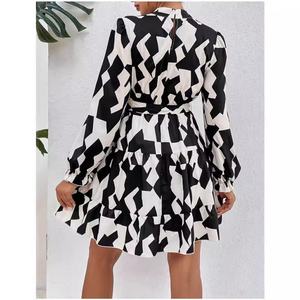 Vestido Casual de Mujer de Alta Calidad, Elegante, Estampado en Blanco y Negro, Cuello Alto, Manga Larga, Cintura Elástica, Largo Midi - Product Image 3