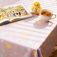 Nappe de Pâques jetable avec des motifs de poussins et d'œufs, parfaite pour les dîners familiaux de Pâques et les décorations de fête